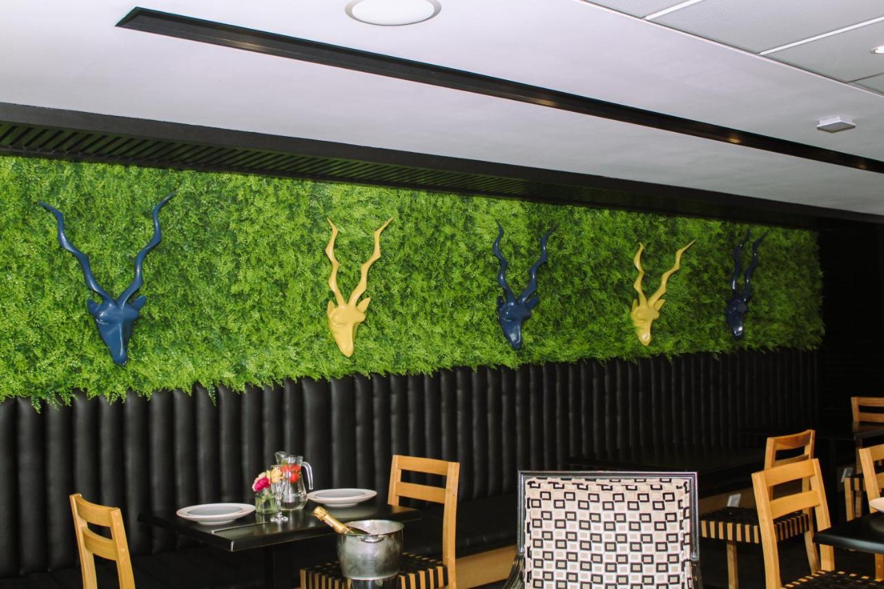 The Max Hotel Sandton Joanesburgo Exterior foto
